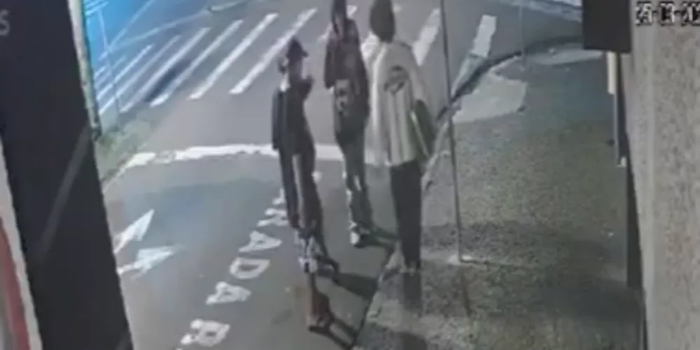 Músico até tentou fugir, mas foi espancado pelos suspeitos