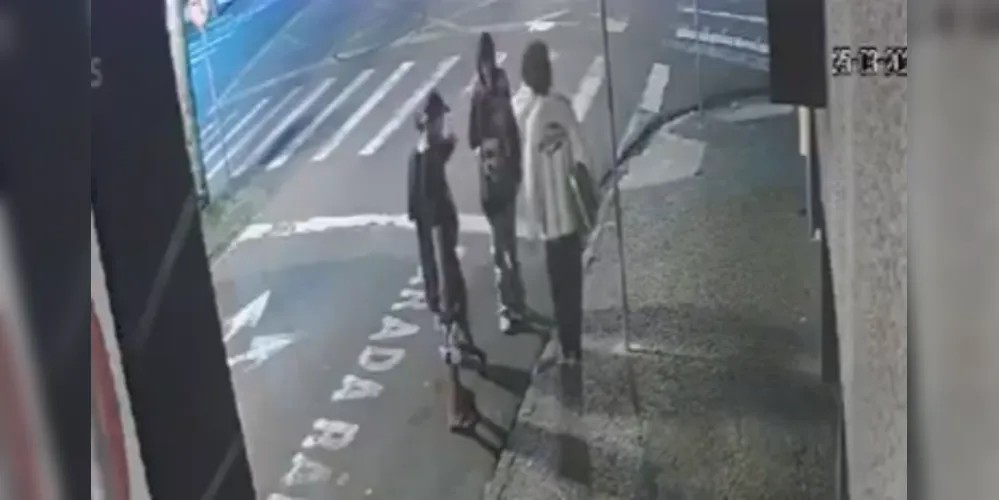 Músico até tentou fugir, mas foi espancado pelos suspeitos