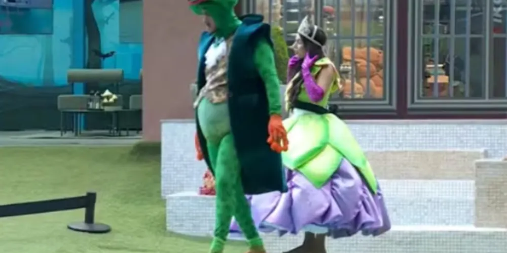 Os participantes Fernanda e MC Bin Laden foram designados para usar fantasias de princesa e sapo