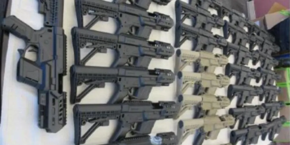 Foram apreendidos 88 acessórios de conversão de armas de fogo chamados de “Kit Roni”