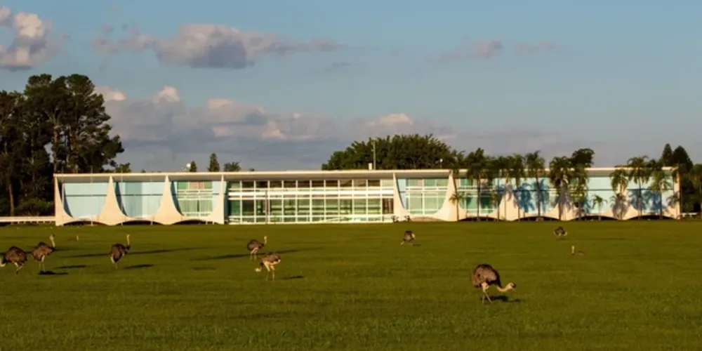Palácio da Alvorada é a residência oficial do Presidente do Brasil