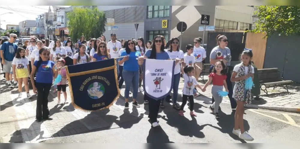 Mais de 300 pessoas participaram da caminhada em 2023 pela rua Dr. Jorge Xavier da Silva