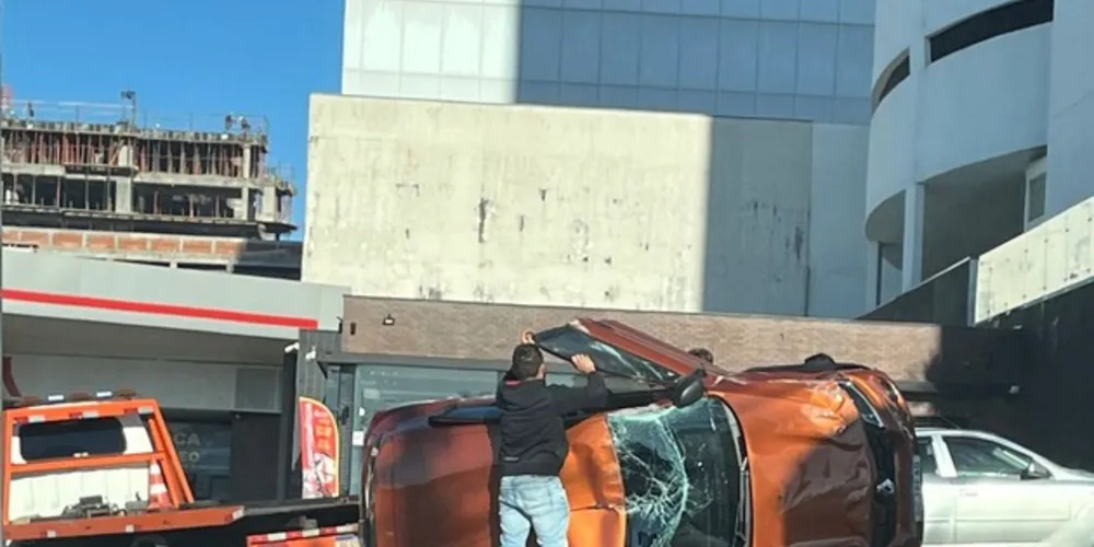 Acidente aconteceu na manhã desta quinta-feira (18)