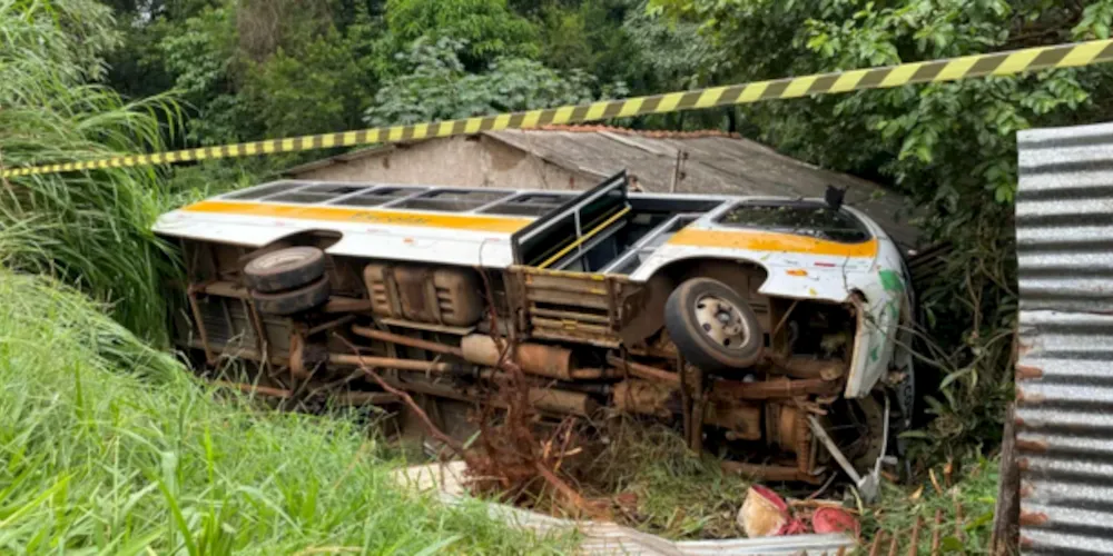 Veículo levava estudantes dos anos finais do ensino fundamental