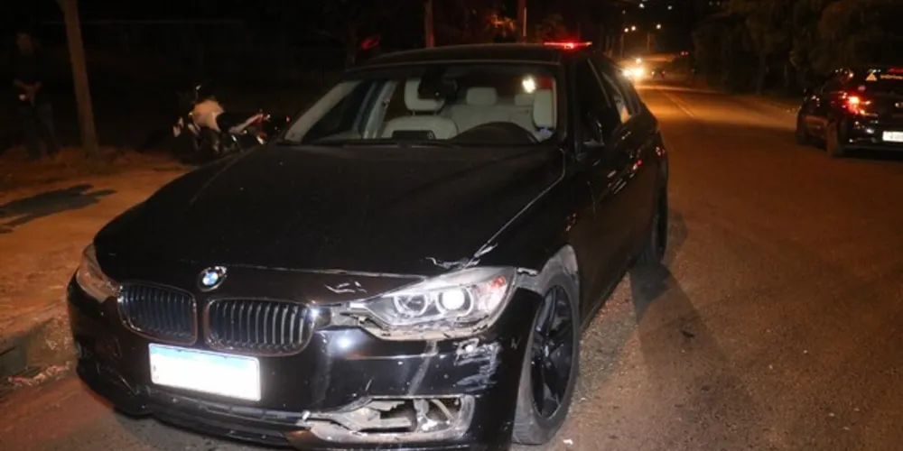 Um dos veículos que se acidentou é uma BMW