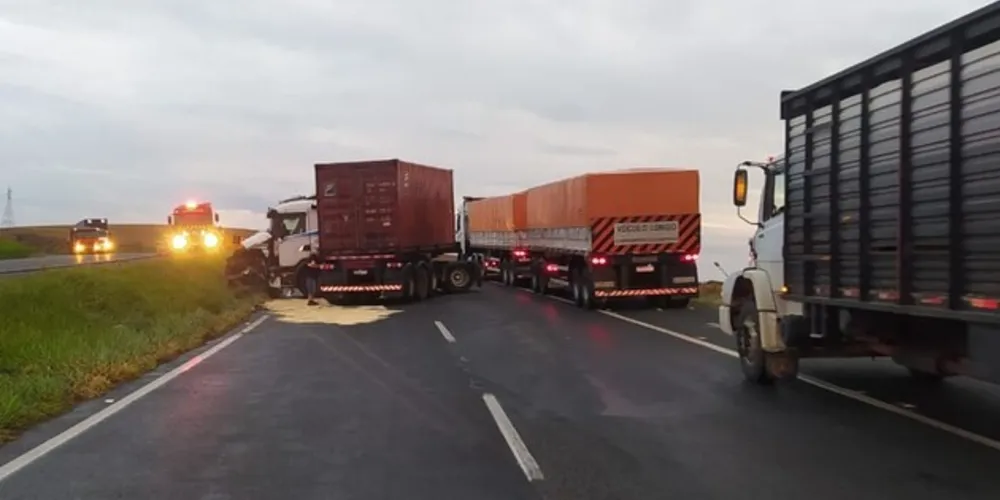 Colisão aconteceu nas proximidades do km 469, no sentido Sul