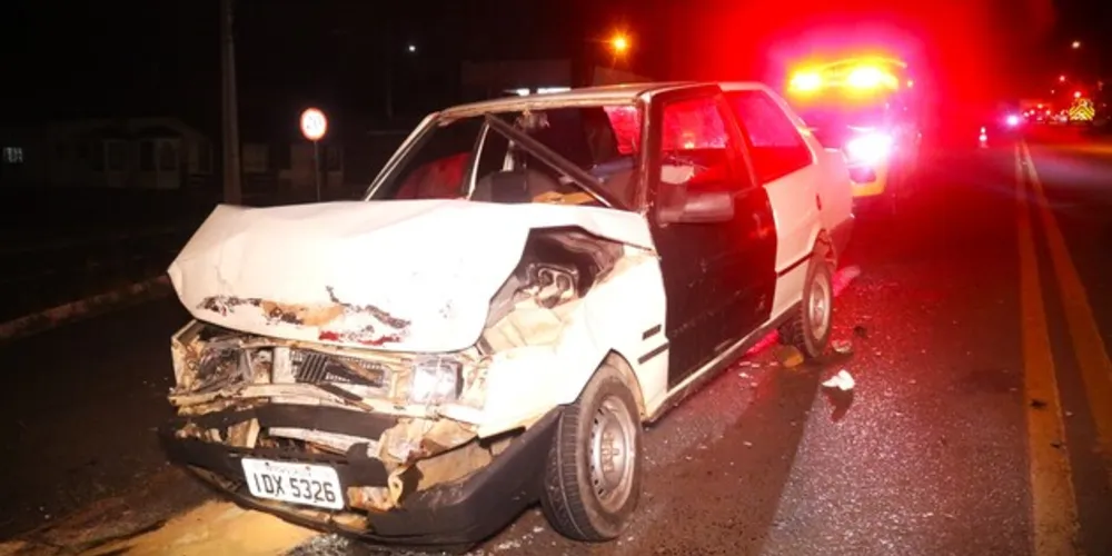 Veículo ficou bastante danificado, após o acidente de trânsito