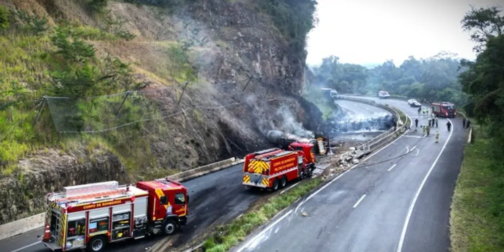 Várias equipes de socorro foram acionadas para o acidente de trânsito