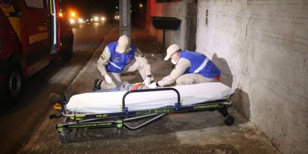 Vítima foi localizada caída ao chão, em Ponta Grossa