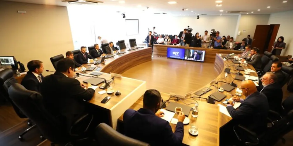 Comissão de Obras se reuniu com as empresas nesta terça-feira (9)