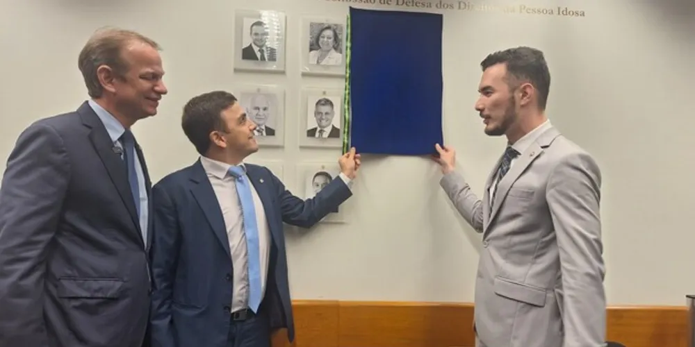 A homenagem faz parte da troca no comando do colegiado para 2024