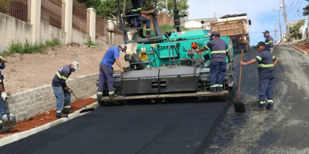 A Prefeitura de Ponta Grossa finalizou nesta semana as obras de pavimentação de mais trechos de ruas nas vilas da cidade e já prepara novos segmentos