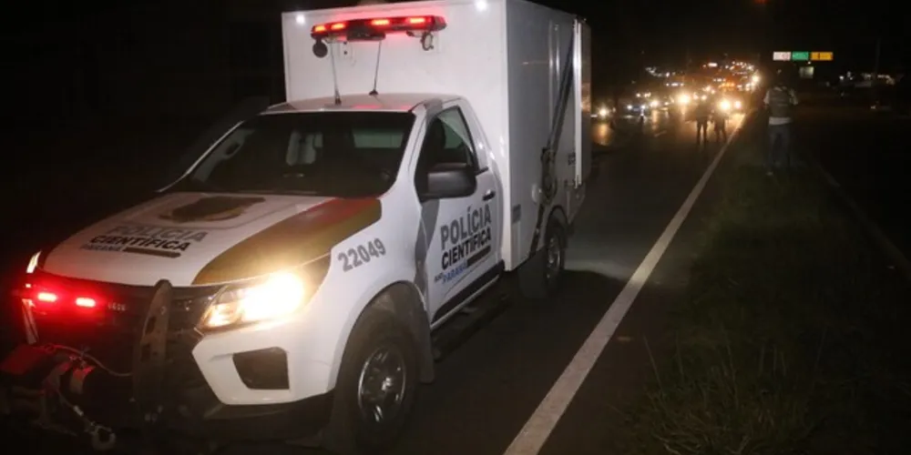 Equipe da Polícia Científica fez o recolhimento do corpo da vítima