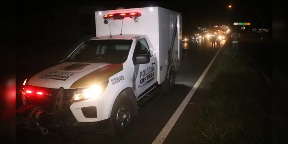 Equipe da Polícia Científica fez o recolhimento do corpo da vítima