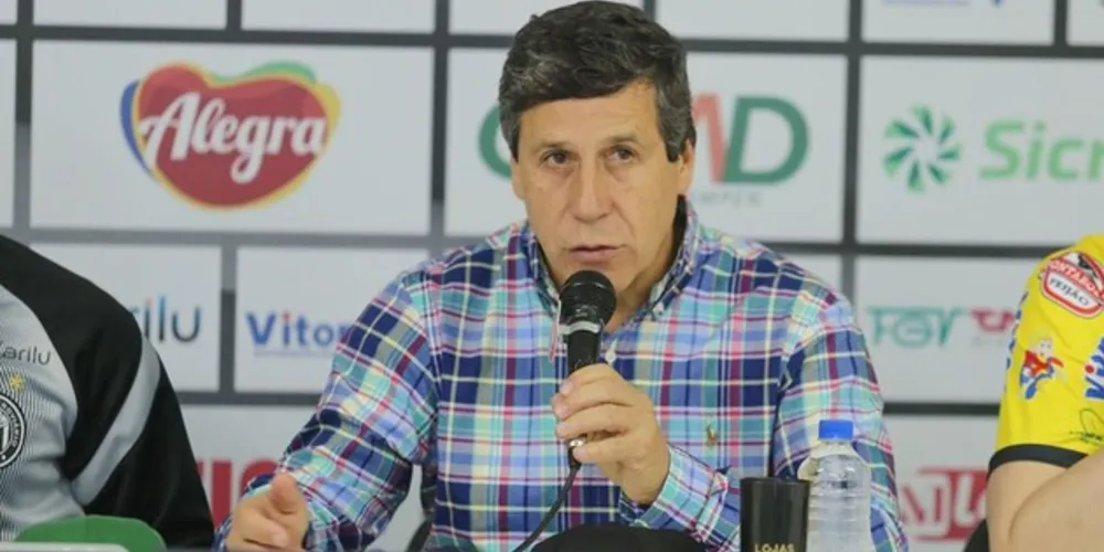 O presidente do clube, Álvaro Goes, detalhou a situação em entrevista coletiva