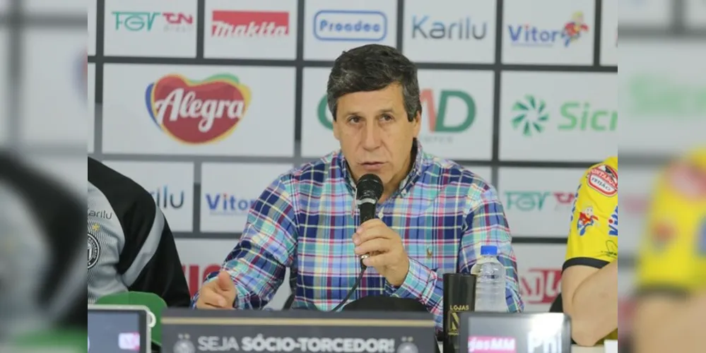 O presidente do clube, Álvaro Goes, detalhou a situação em entrevista coletiva