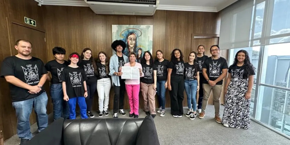Câmara Jovem visita a prefeita Elizabeth Schmidt