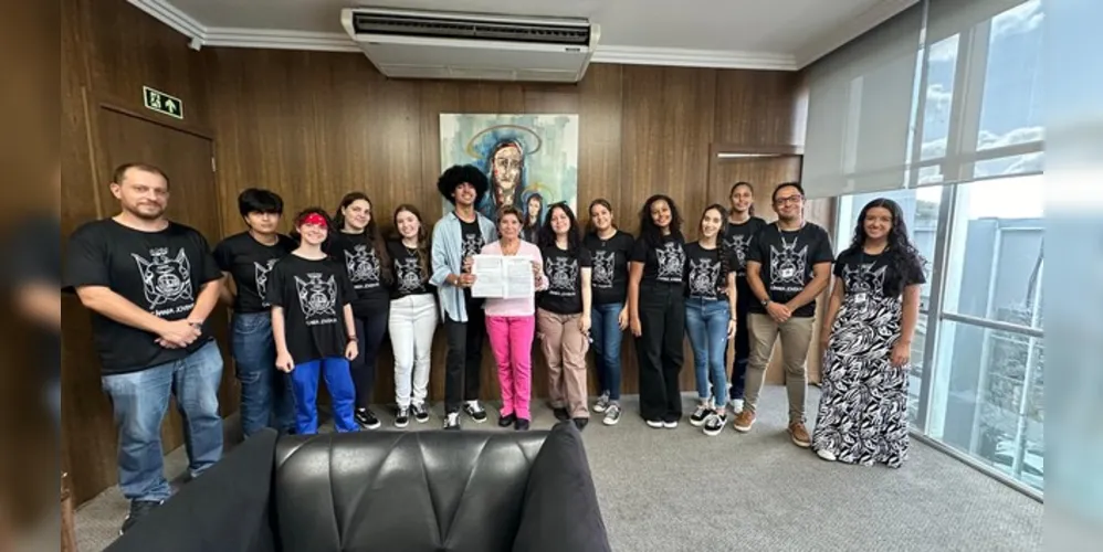 Câmara Jovem visita a prefeita Elizabeth Schmidt