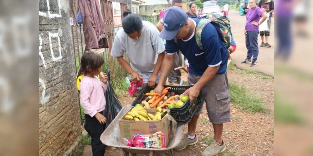 As três equipes do programa voltam a percorrer os 209 pontos da cidade de segunda à sexta trocando materiais recicláveis por frutas, verduras, ovos, pão, leite e mel.