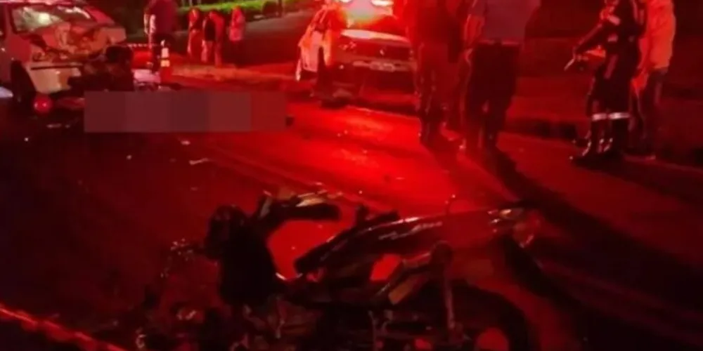 Acidente envolveu uma motocicleta e um Fiat Palio