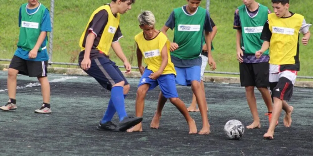 Os confrontos vão ocorrer nos fins de semana nos campos de futebol society instalados nos bairros pela Prefeitura