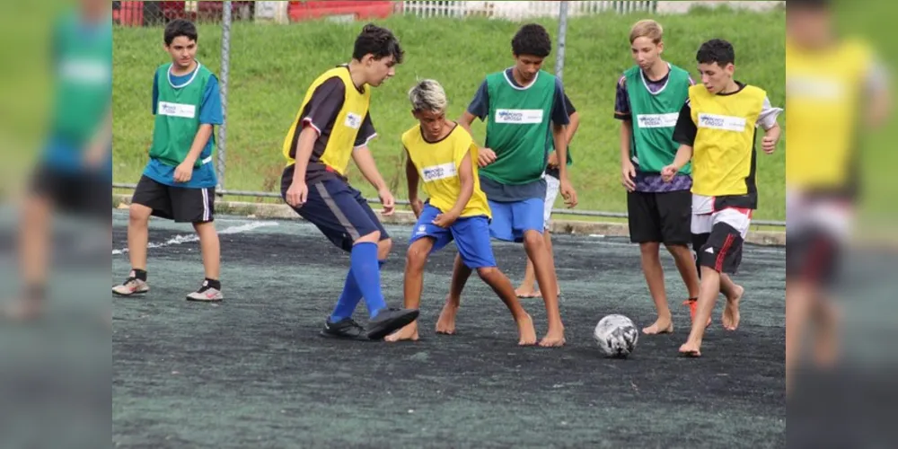 Os confrontos vão ocorrer nos fins de semana nos campos de futebol society instalados nos bairros pela Prefeitura