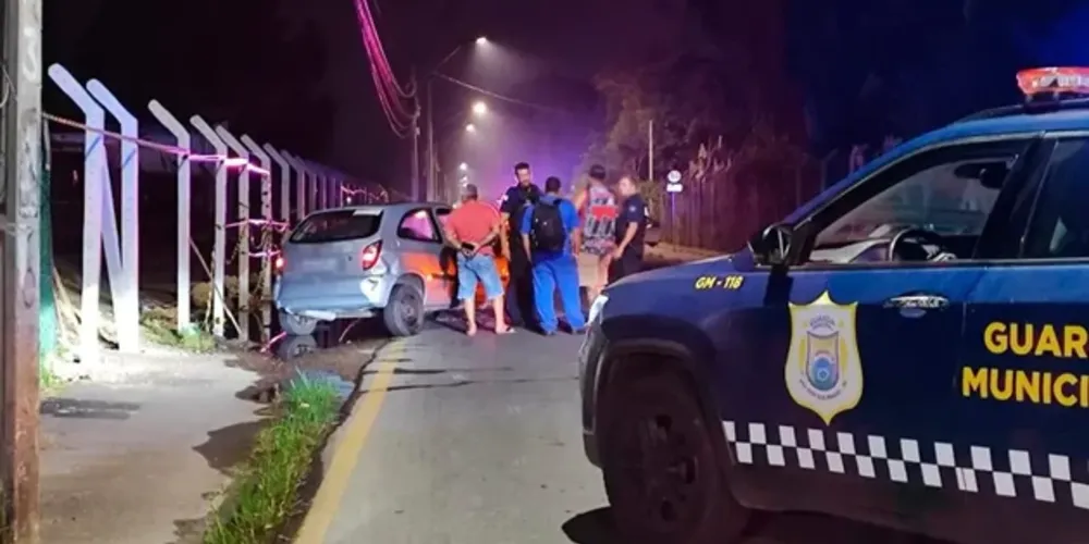 Motorista supostamente embriagada perde controle de carro, e acidente mata passageiro em São José dos Pinhais