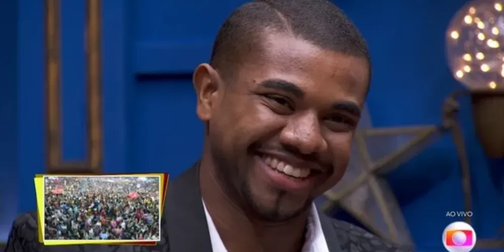 O motorista de aplicativo ainda conquistou uma bolsa de estudos de Medicina