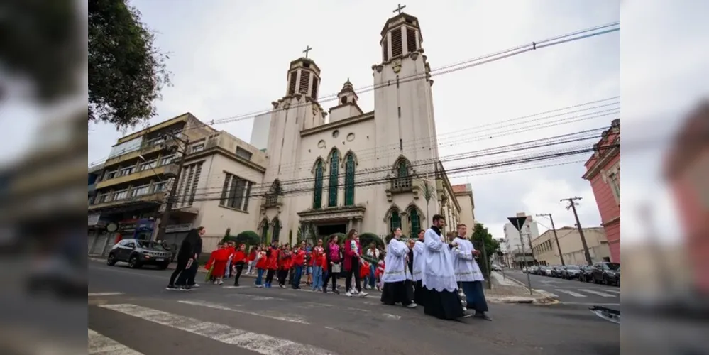 A procissão saiu da Paróquia Nossa Senhora do Rosário e seguiu até a Catedral