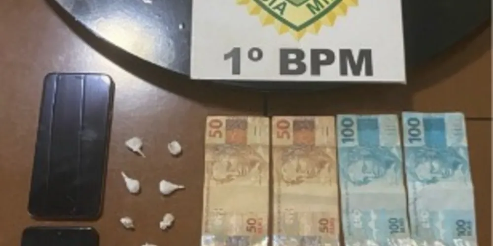 Polícia Militar apreendeu itens que estavam sob posse dos suspeitos