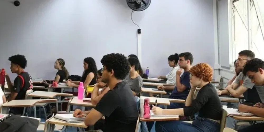 Governo adia "Enem dos concursos"