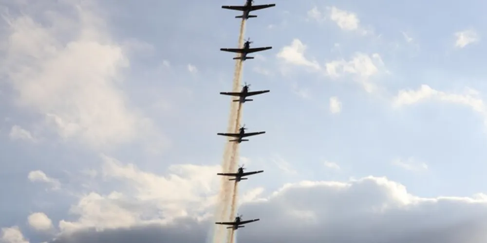 Esquadrilha da Fumaça se apresenta na tarde deste sábado (20) em Ponta Grossa