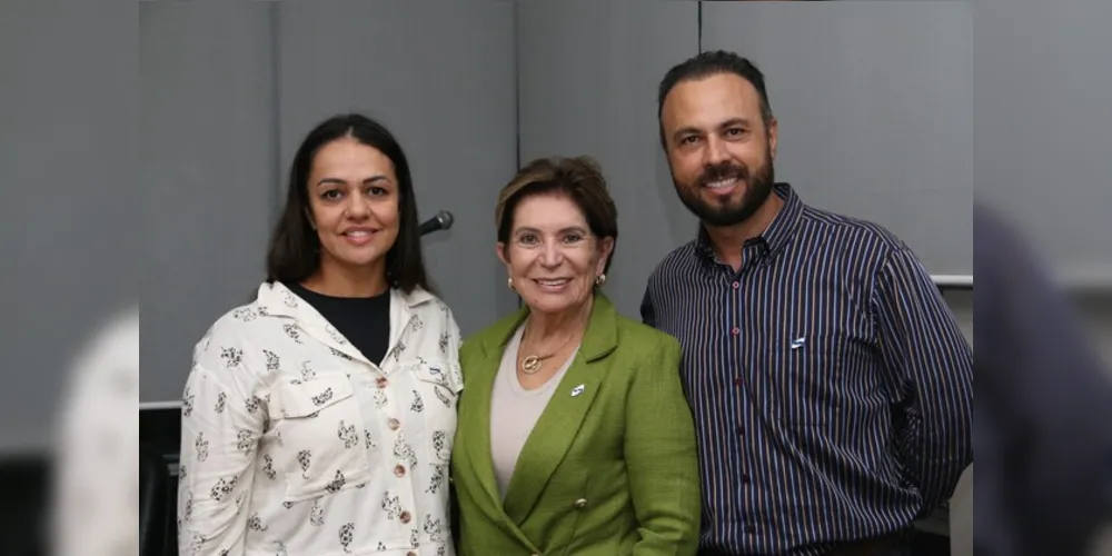 Carla, Elizabeth e Rafael, em evento nesta segunda (15)