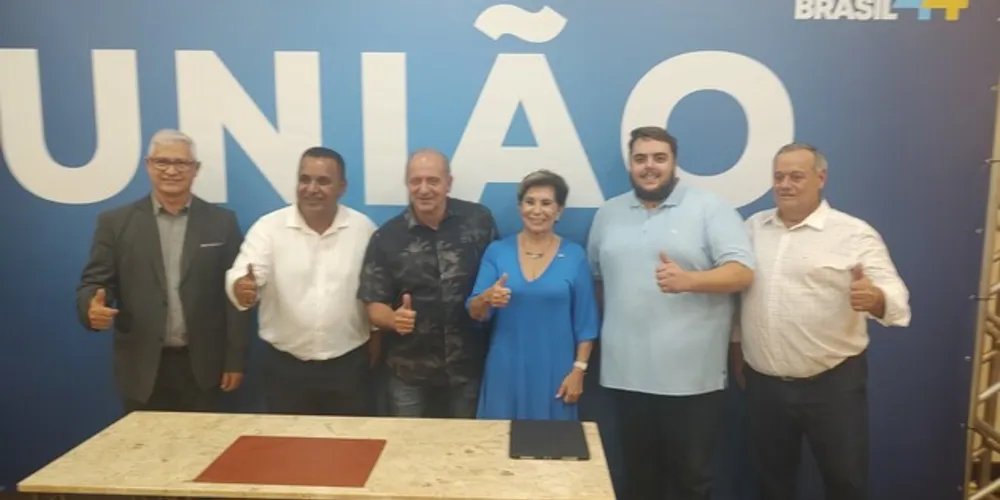 Lideranças políticas durante o evento de filiação ao União Brasil