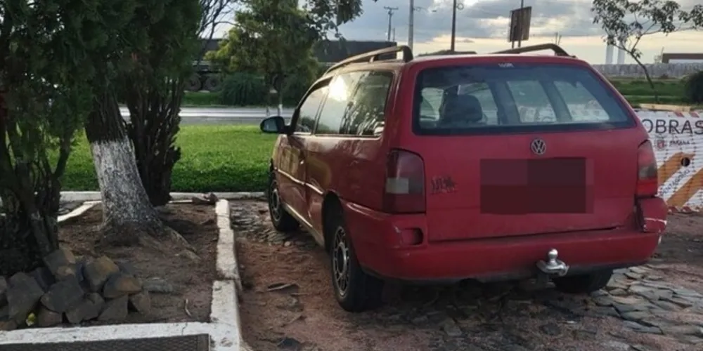 Suspeito utilzava carro para se deslocar aos locais dos furtos