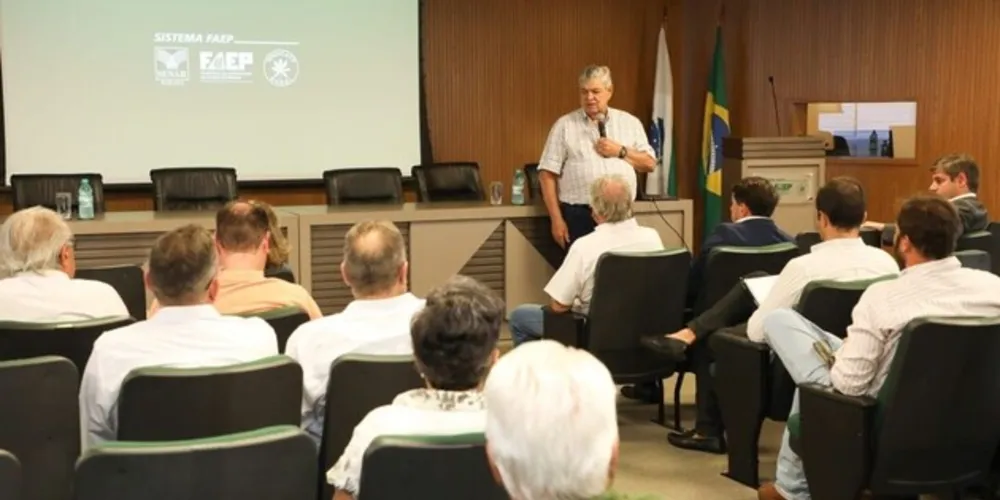 Cerca de 25 presidentes e diretores de sindicatos rurais estiveram presentes