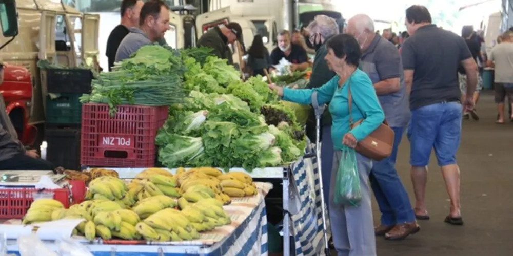 Feira acontece na Rua Benjamin Constant, ao lado do Restaurante Popular