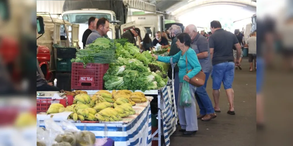 Feira acontece na Rua Benjamin Constant, ao lado do Restaurante Popular