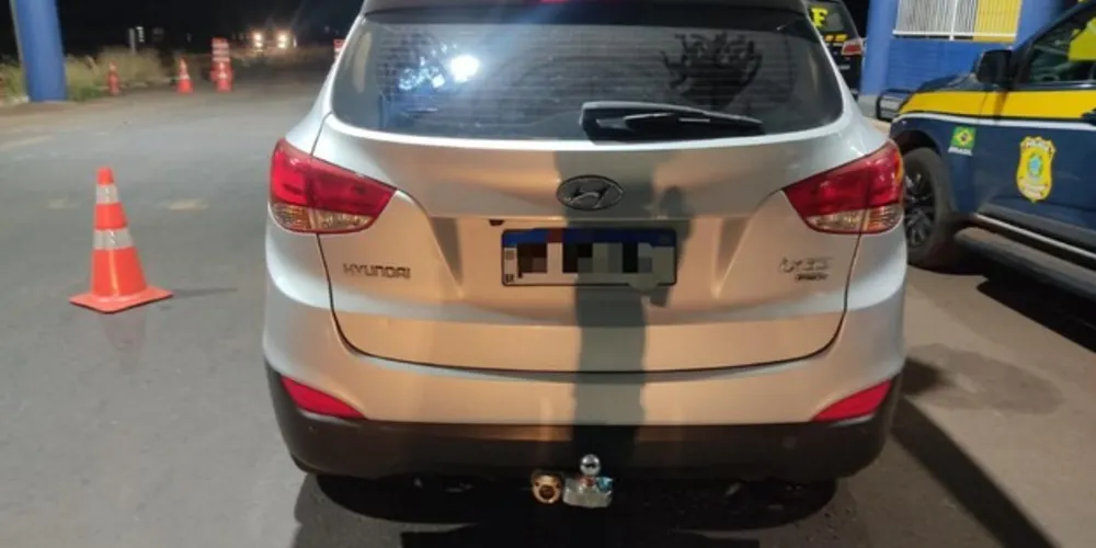 Suspeito estaria de posse do carro da vítima