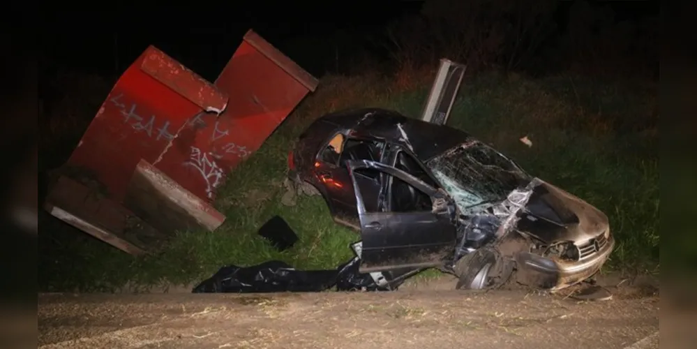 Acidente aconteceu na madrugada desta segunda-feira (08)