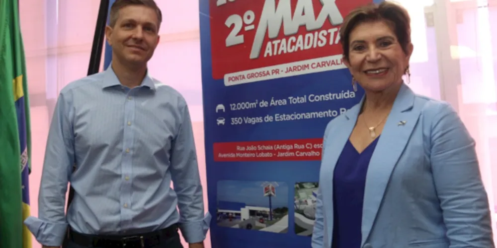 Ederson Muffato e a prefeita Elizabeth, durante evento em 2022