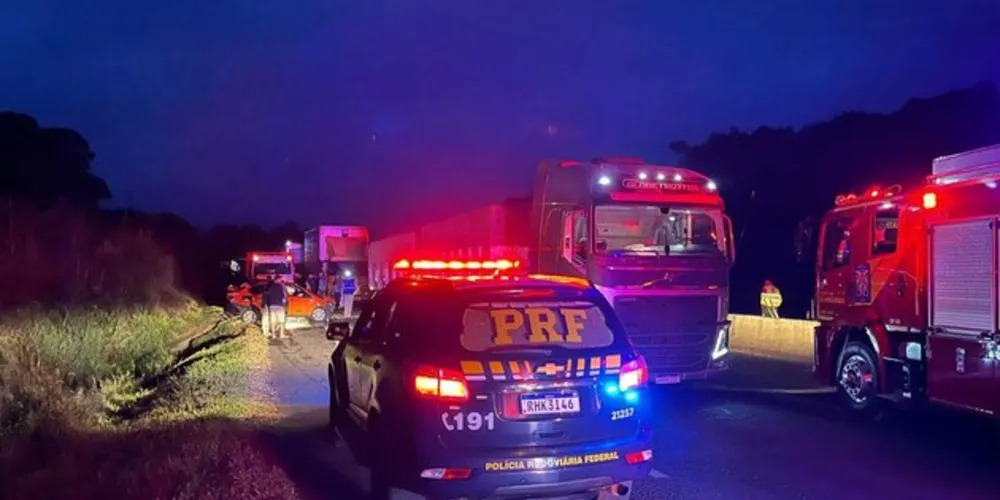 Acidente aconteceu na madrugada desta sexta-feira (12)