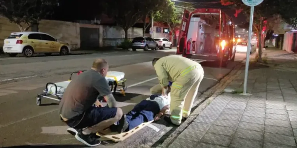 Homem pula de carro em movimento durante discussão com a esposa em Curitiba