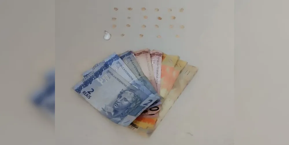 Homem disse à PM que realizava a venda de cada pedra de crack por 10 reais.