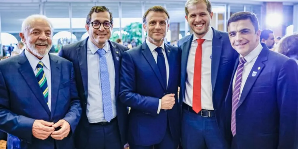 Aliel fez parte do seleto grupo de apenas nove deputados federais presentes