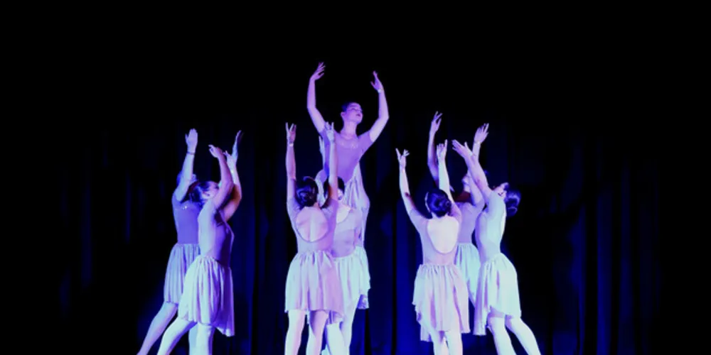 O evento contou com a participação de diversos grupos de dança