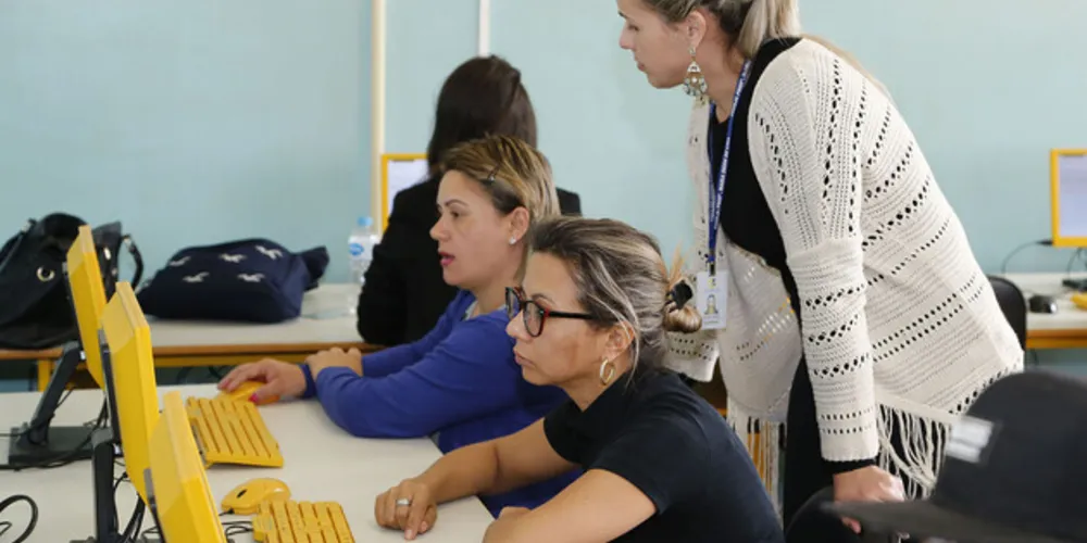 Para se inscrever para os exames do Ensino Médio, é preciso ter 18 anos completos