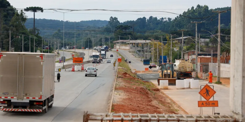 Também está em andamento a duplicação da Rodovia dos Minérios (PR-092) entre Curitiba e Almirante Tamandaré