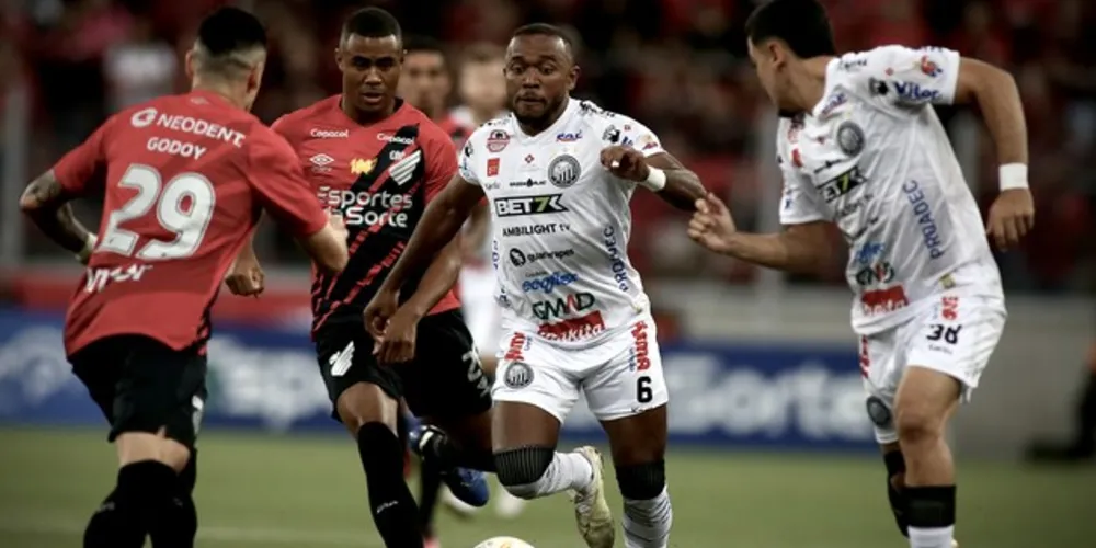 Operário foi eliminado pelo Athletico na semifinal do Paranaense
