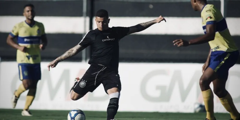 Centroavante (foto) chegou a fazer um gol na vitória de 5 a 1 contra o Iguaçu